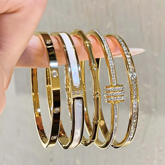 ✨ Gold-Plated Titanium Steel Bracelet with Inlaid Zircon 🔷 سوار من التيتانيوم ستيل مطلي بالذهب ومرصّع بالزركون – تصميم كلاسيكي بسيط للنساء