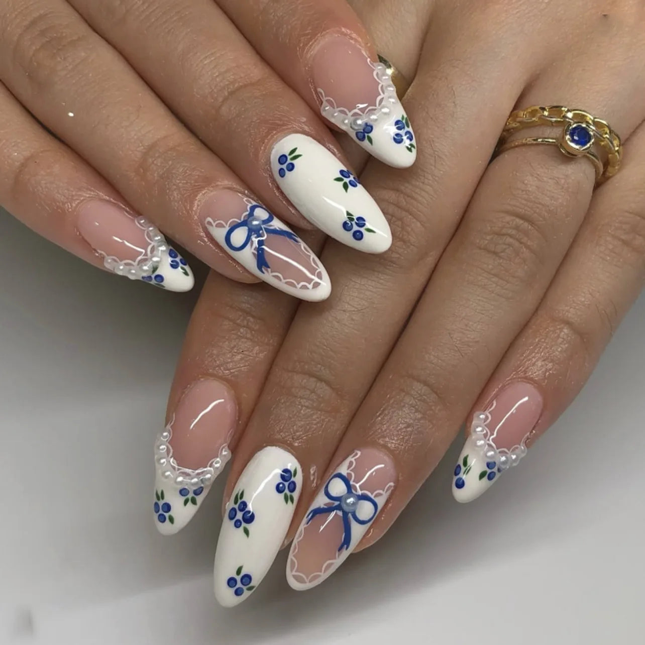 24pcs Sweet Detachable False Nails with Bowknots & Pearls – أظافر صناعية فاخرة قابلة للفك مزينة بفيونكات ولؤلؤ