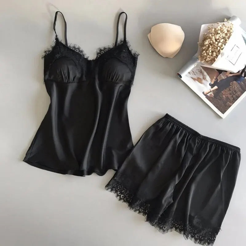๐ค Womenโs Lace Pajama Set ๐ โ V-Neck Fashion Sleepwear with Shorts | ุทูู
ุจูุฌุงู
ุง ูุณุงุฆู ุฏุงูุชูู ุฃููู โ ููุฒุฉ ุจูุชุญุฉ V ูุดูุฑุช ููููู