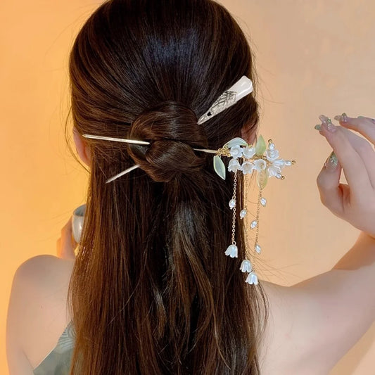 ✨ Elegant Chinese Style Flower Tassel Hairpin – Romantic Alloy Hair Accessory 🔷 دبوس شعر أنيق بطراز صيني تقليدي – مزين بزهور ومعلقات رومانسية من المعدن