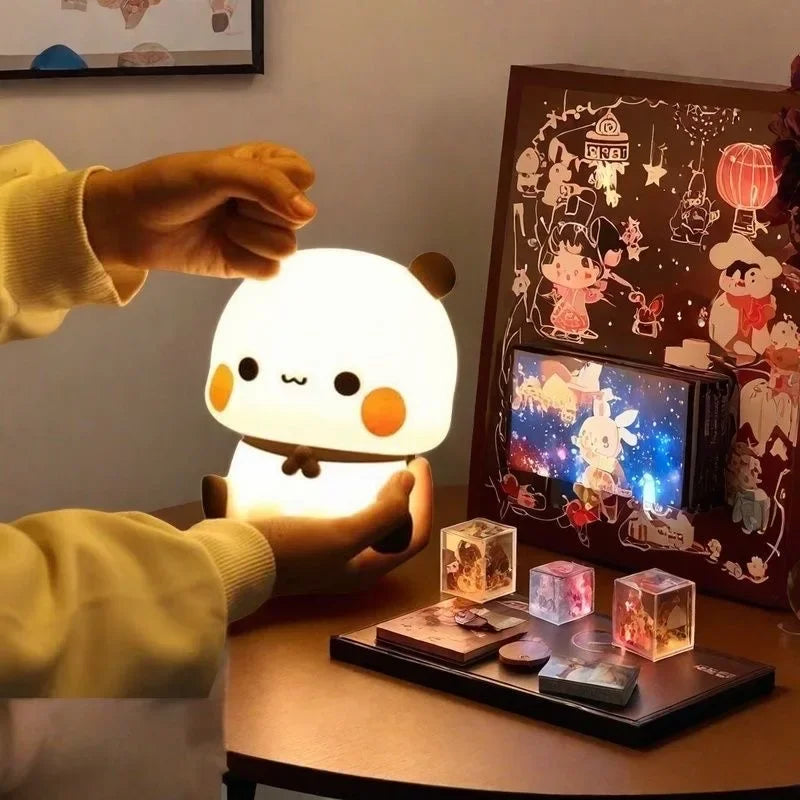 💡 Panda Pat LED Night Light 🐾 – Bubu & Dudu Cute Cartoon Lamp for Kids | مصباح باندا بلمسة يد LED – بوبو و دبدو كرتوني لطيف للأطفال