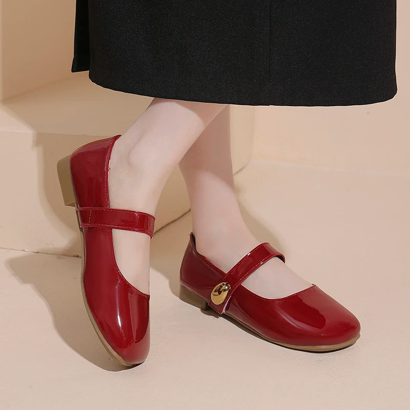 ๐ Retro French Slip-On Elegant Flats โ Lightweight Pointed Toe Shoes for Women | ูุนุจ ูุณุงุฆู ู
ุณุทุญ ุฃููู ุจุฃุณููุจ ูุฑูุณู โ ุณูู ุงููุจุณ ูุฎููู โ ู
ูุฏู
ุฉ ู
ุฏุจุจุฉ
