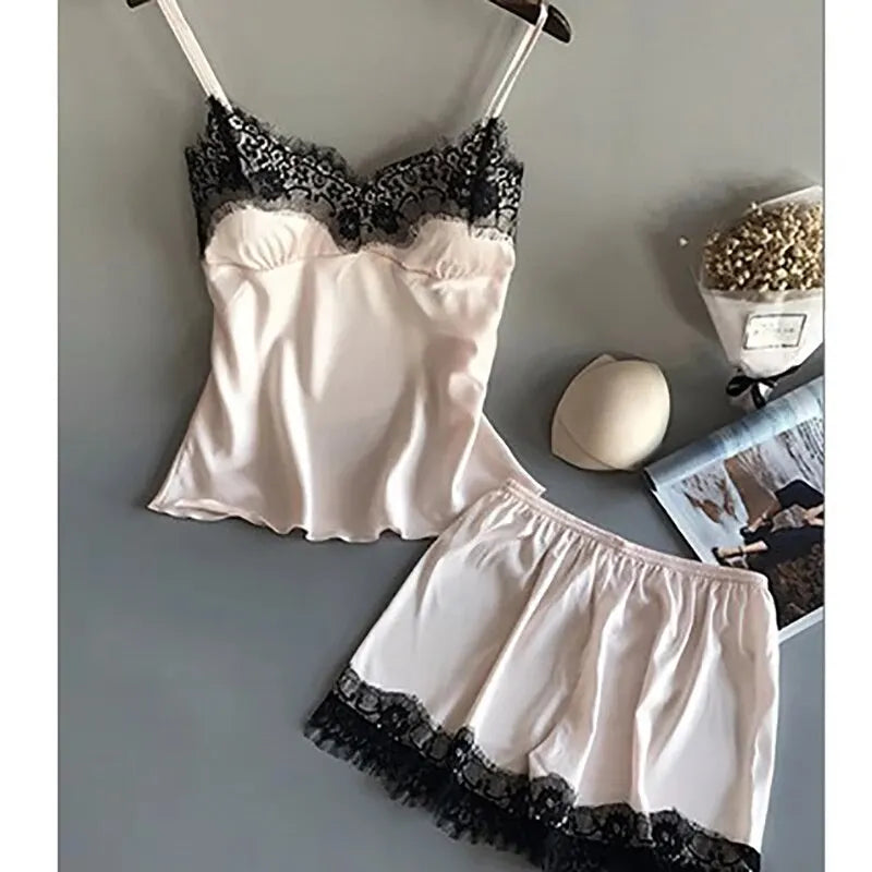 ๐ค Womenโs Lace Pajama Set ๐ โ V-Neck Fashion Sleepwear with Shorts | ุทูู
ุจูุฌุงู
ุง ูุณุงุฆู ุฏุงูุชูู ุฃููู โ ููุฒุฉ ุจูุชุญุฉ V ูุดูุฑุช ููููู