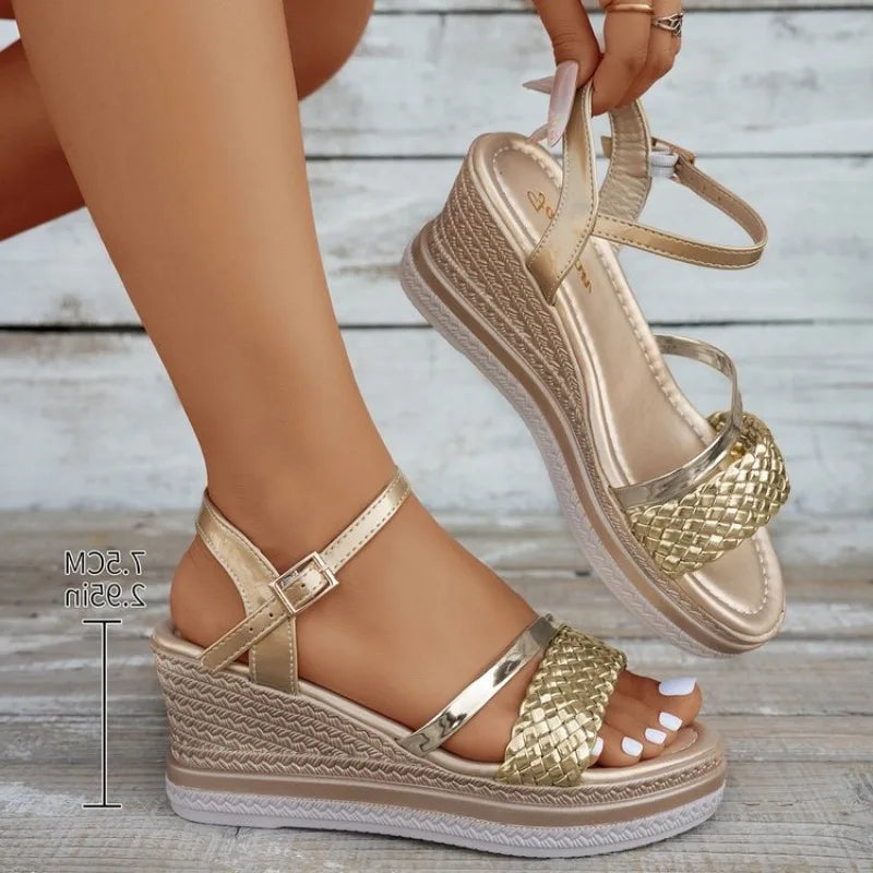 2025 Women’s Wedge Platform Sandals – Open Toe High Heel Dress Shoes with Buckle Strap | صندل نسائي بكعب عالي سميك ومقدمة مفتوحة – منصة صيفية أنيقة بإبزيم جانبي لموسم 2025
