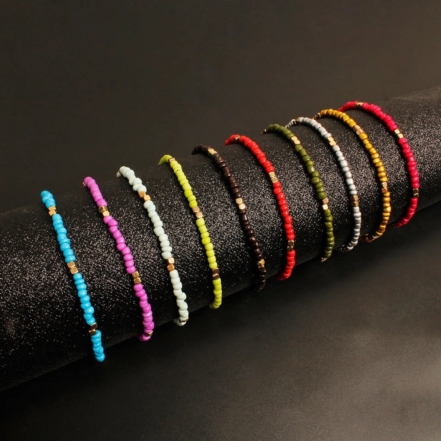 ✨ Bohemian Glass Beaded Anklet – Handmade Colorful Summer Beach Jewelry 🔷 خلخال بوهيمي مزين بحبيبات زجاج ملونة – إكسسوار يدوي ناعم لصيف الشاطئ