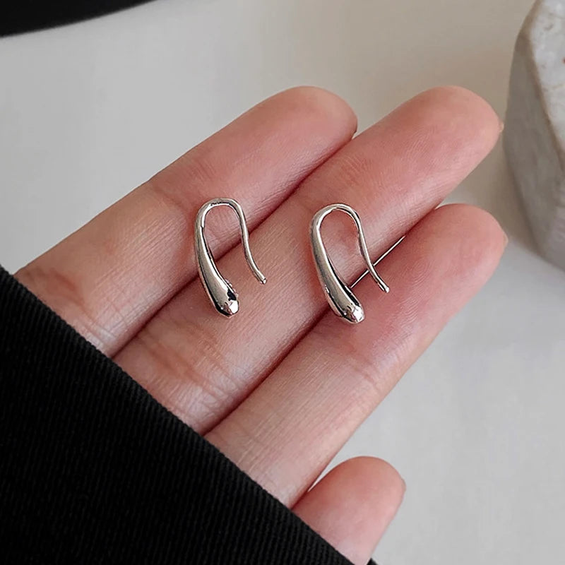 💧 Elegant Water Drop Stud Earrings for Women | أقراط نسائية بشكل قطرة ماء – تصميم أنيق وناعم