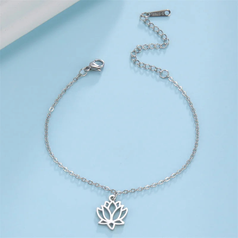 ✨ Gold Lotus Flower Anklet – Stainless Steel Foot Bracelet for Women 🔷 خلخال زهرة اللوتس بلون ذهبي – سلسلة كاحل من الستانلس ستيل للنساء