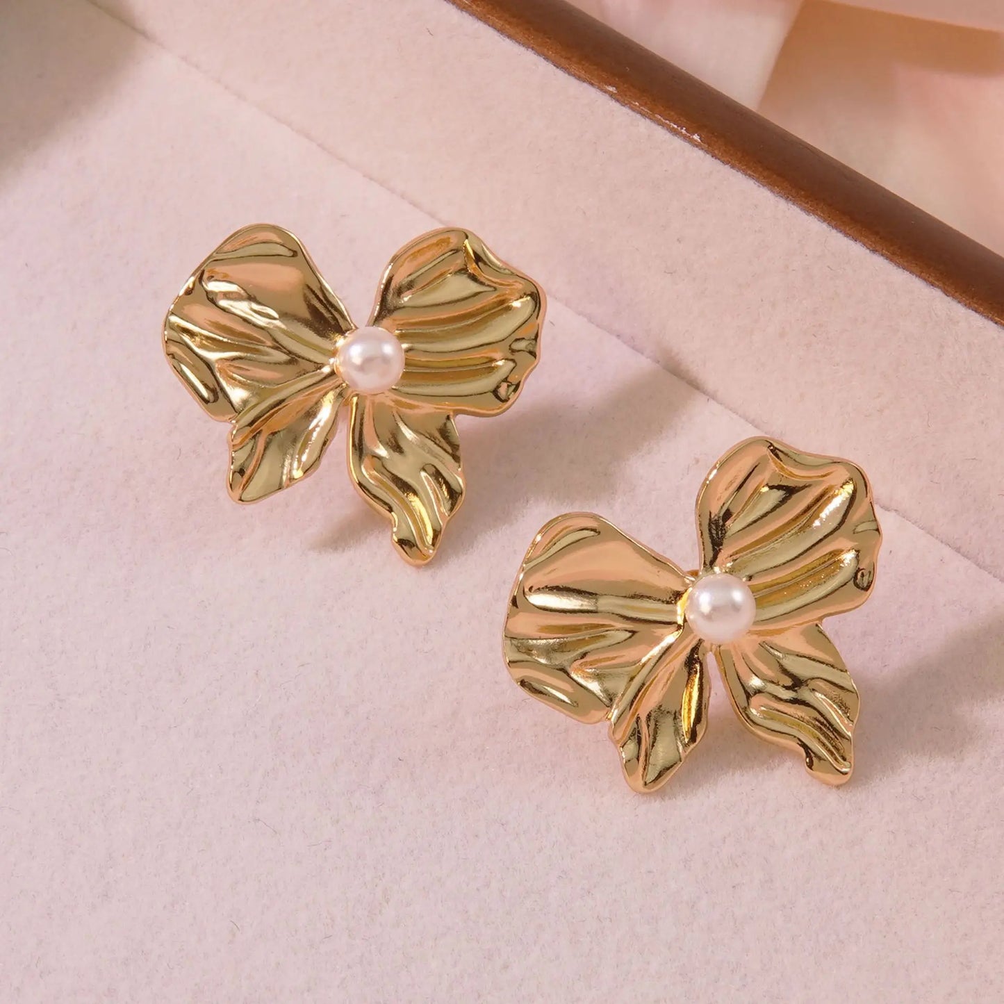 ✨ 18K Gold Plated Butterfly Stud Earrings – Waterproof Stainless Steel Charm Jewelry 🔷 أقراط ستد فراشة مطلية بالذهب عيار 18 – إكسسوار مقاوم للماء عالي الجودة من الستانلس ستيل
