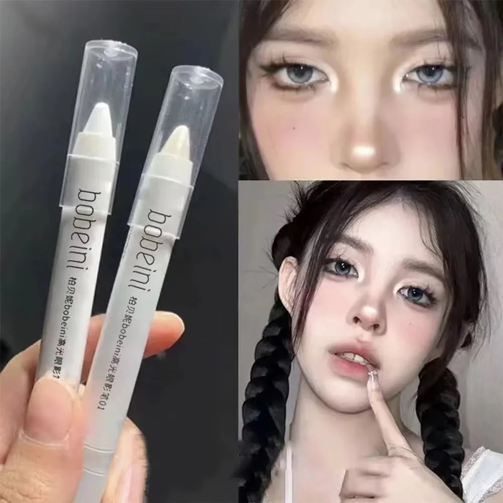 Highlighter & Contour Pen – Hydrating Shimmer Stick for Nose, Cheeks & Flawless Glow | قلم هايلايتر وكونتور مرطّب بلمسة لامعة – لإبراز الأنف والخدود بمكياج متقن ومضيء