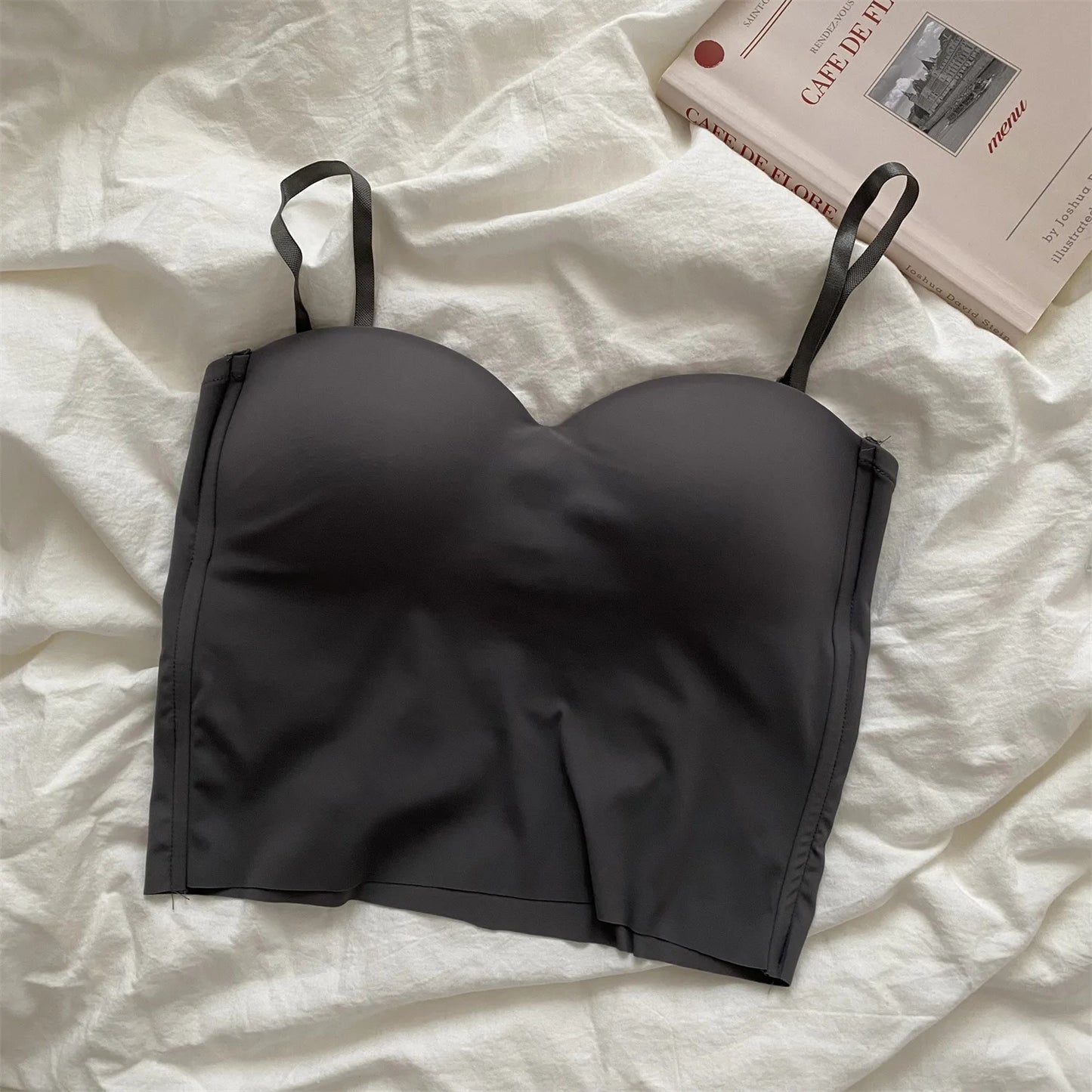 🔥 Women’s Seamless Yoga Tank Top 🧘♀️ – Skin-Friendly U-Back Sports Bra Vest with Fixed Chest Pads | توب رياضي نسائي بدون خياطة – بحشوة صدر ثابتة وظهر مفتوح ناعم على البشرة