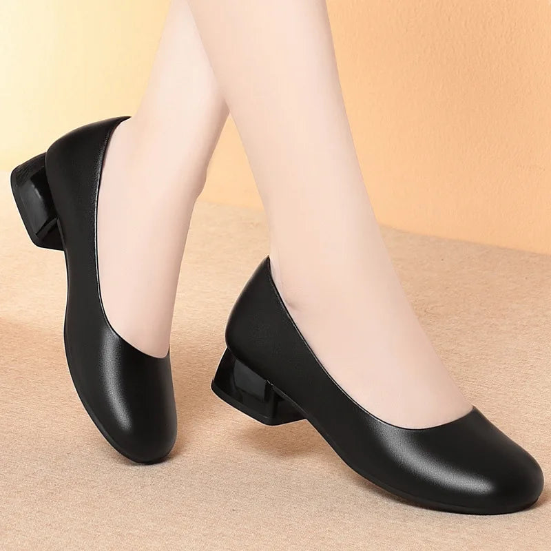 Women’s Soft Leather Square Heel Shoes – 3cm Comfortable Office Loafers for Spring & Fall 2025 | حذاء نسائي من الجلد الطري بكعب مربع 3 سم – أنيق ومريح للمكتب ومناسب للربيع والخريف