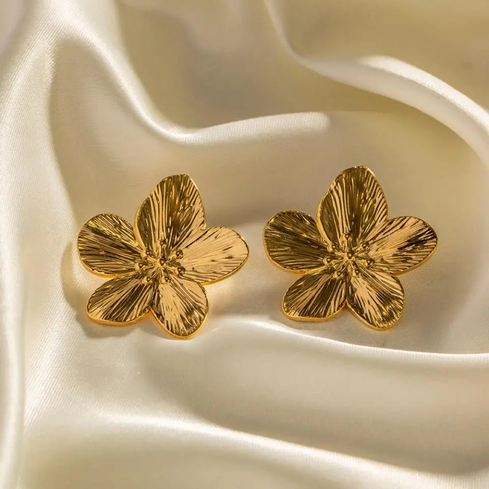 ✨ 18K Gold Plated Butterfly Stud Earrings – Waterproof Stainless Steel Charm Jewelry 🔷 أقراط ستد فراشة مطلية بالذهب عيار 18 – إكسسوار مقاوم للماء عالي الجودة من الستانلس ستيل