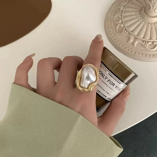 ✨ Baroque Floral Pearl Ring Set – 6pcs Open Retro Rings for Women 🔷 طقم خواتم باروكية بتصميم زهري ولؤلؤ صناعي – 6 خواتم مفتوحة أنيقة بإطلالة عتيقة للنساء