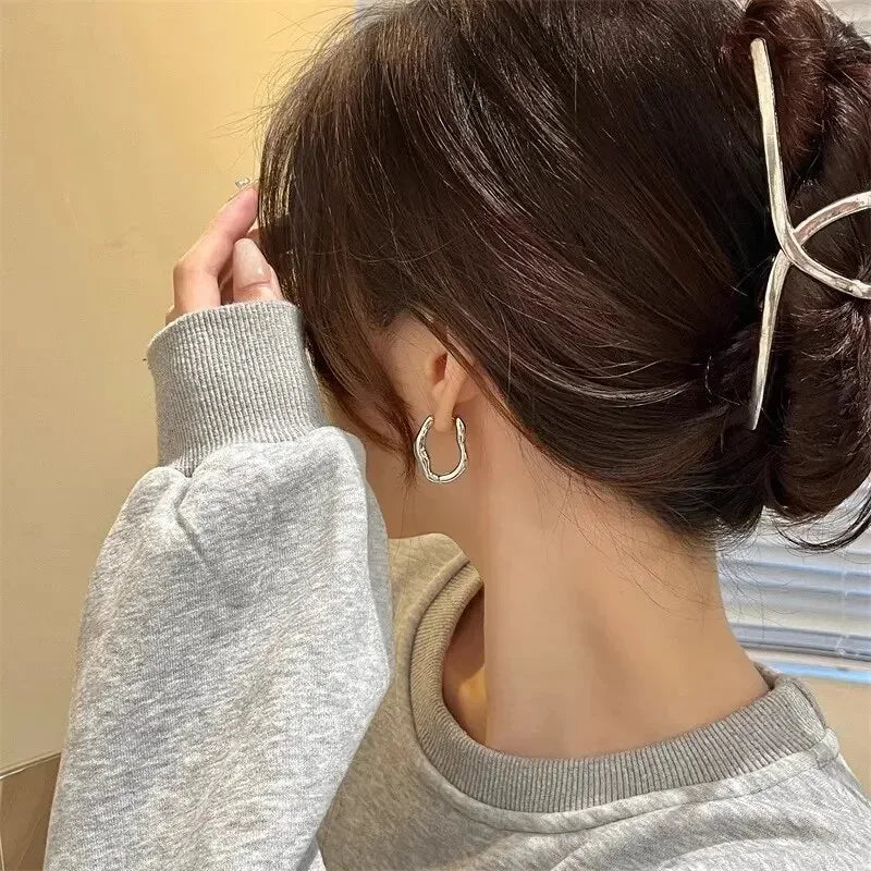 โจ Gold & Silver Irregular Geometric Hoop Earrings ๐ท โ Metallic Personalized Cool Party Jewelry for Women | ุญูู ูุณุงุฆู ู
ุนุฏูู ููุฏุณู ุบูุฑ ู
ูุชุธู
ุจุงูููููู ุงูุฐูุจู ูุงููุถู โ ุฅูุณุณูุงุฑ ุนุตุฑู ุจุณูุท ูุฃููู ููุญููุงุช