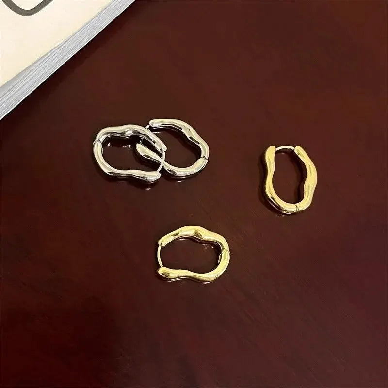 โจ Gold & Silver Irregular Geometric Hoop Earrings ๐ท โ Metallic Personalized Cool Party Jewelry for Women | ุญูู ูุณุงุฆู ู
ุนุฏูู ููุฏุณู ุบูุฑ ู
ูุชุธู
ุจุงูููููู ุงูุฐูุจู ูุงููุถู โ ุฅูุณุณูุงุฑ ุนุตุฑู ุจุณูุท ูุฃููู ููุญููุงุช