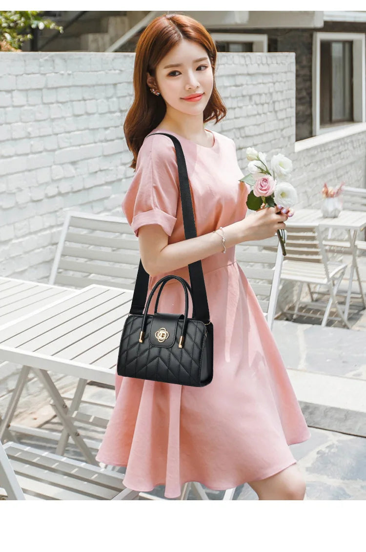 2025 Women’s Fashion Monogram Shoulder Handbag – Printed Leather Single Strap Bag | حقيبة يد نسائية 2025 – تصميم عصري بنقشة المونوغرام من الجلد بحزام كتف واحد