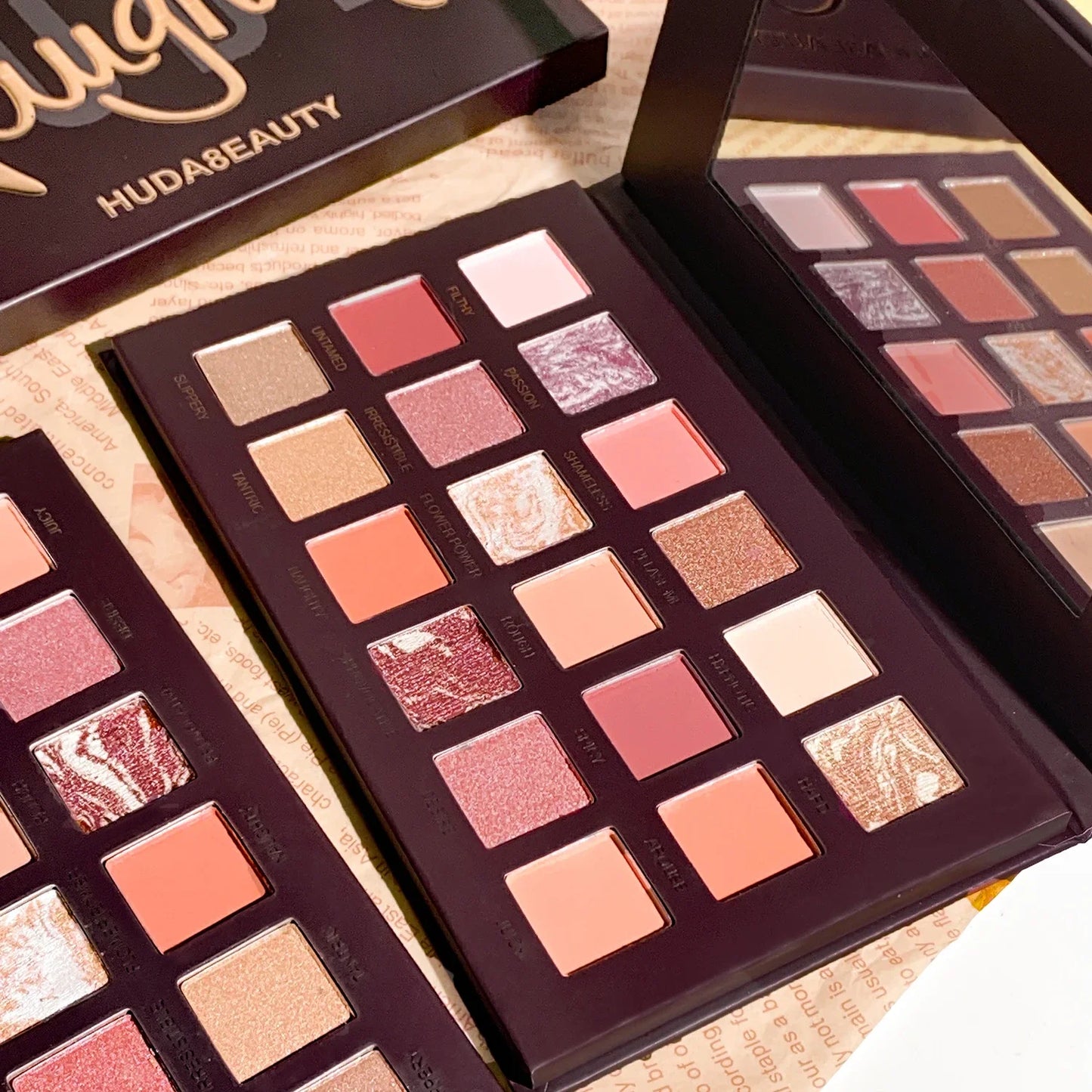 18-Color Eyeshadow Palette – Matte & Glitter, High Pigment, Long-Lasting, Smudge-Proof, Perfect for Daily & Party makeup