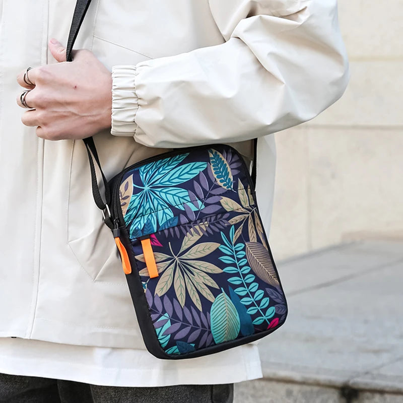 Mini crossbody bags for men and women, versatile and stylish, come in a variety of colors and are perfect for travel.