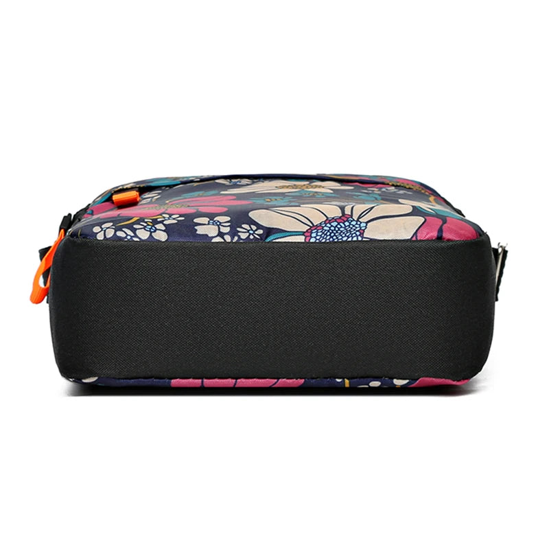 Mini crossbody bags for men and women, versatile and stylish, come in a variety of colors and are perfect for travel.