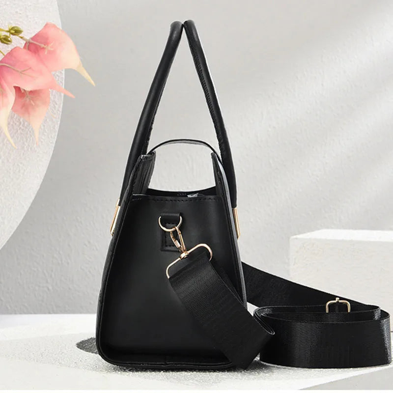 2025 Women’s Fashion Monogram Shoulder Handbag – Printed Leather Single Strap Bag | حقيبة يد نسائية 2025 – تصميم عصري بنقشة المونوغرام من الجلد بحزام كتف واحد