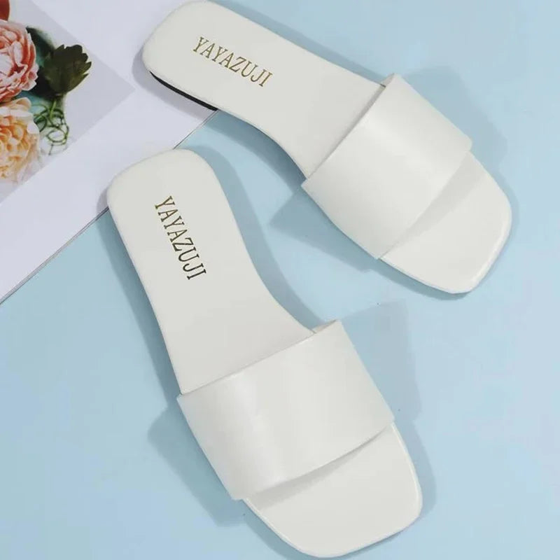 2023 Fashion Minimalist Slide Sandals – Women’s Open-Toe Beach Flats | شباشب نسائية صيفية 2023 – تصميم مينيمالي بحزام واحد مفتوحة من الأمام