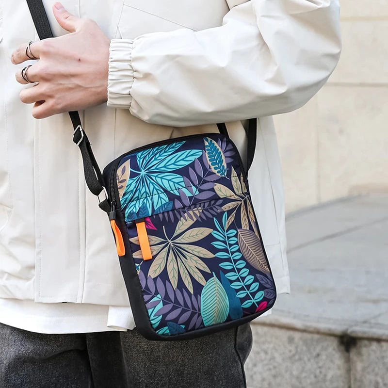 Mini crossbody bags for men and women, versatile and stylish, come in a variety of colors and are perfect for travel.