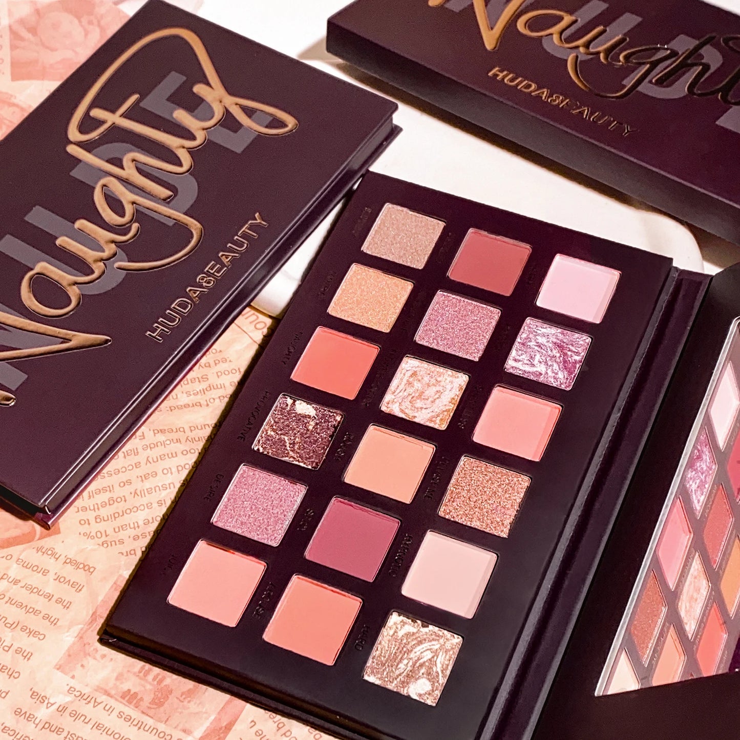 18-Color Eyeshadow Palette – Matte & Glitter, High Pigment, Long-Lasting, Smudge-Proof, Perfect for Daily & Party makeup