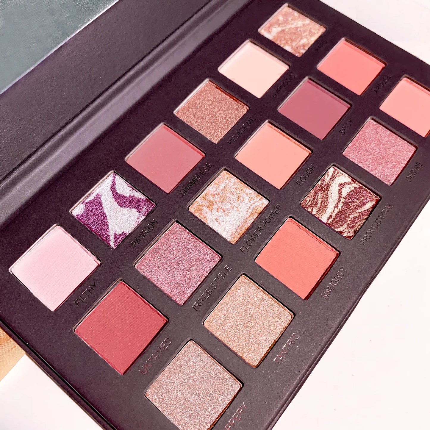 18-Color Eyeshadow Palette – Matte & Glitter, High Pigment, Long-Lasting, Smudge-Proof, Perfect for Daily & Party makeup