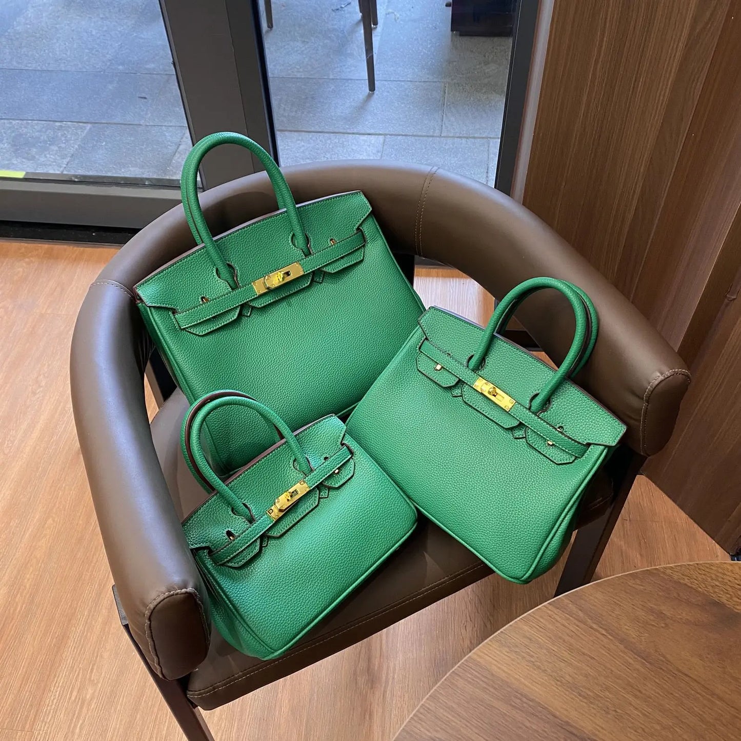 New Platinum Style Women’s Handbag – Large Capacity