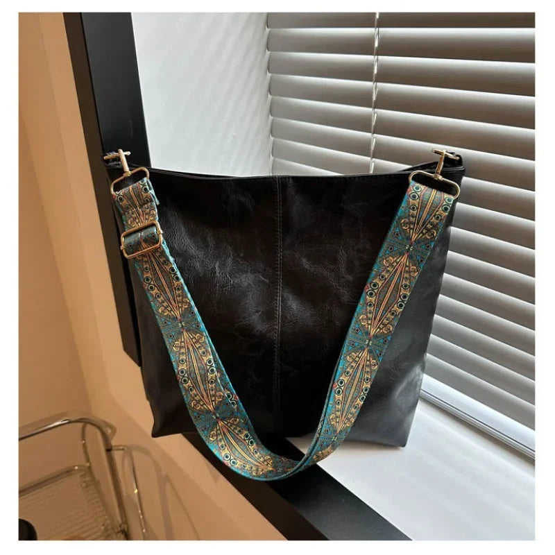 Women's retro large capacity Pu shoulder bag, fashionable crossbody bag, simple casual commuting bucket bag