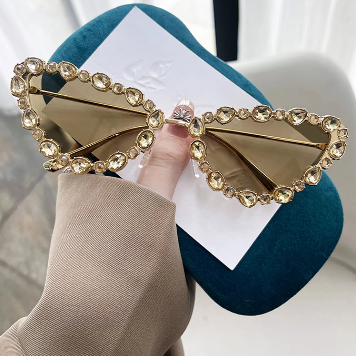 2025 Luxury Diamond Cat Eye Sunglasses – Women’s Trendy Party Shades