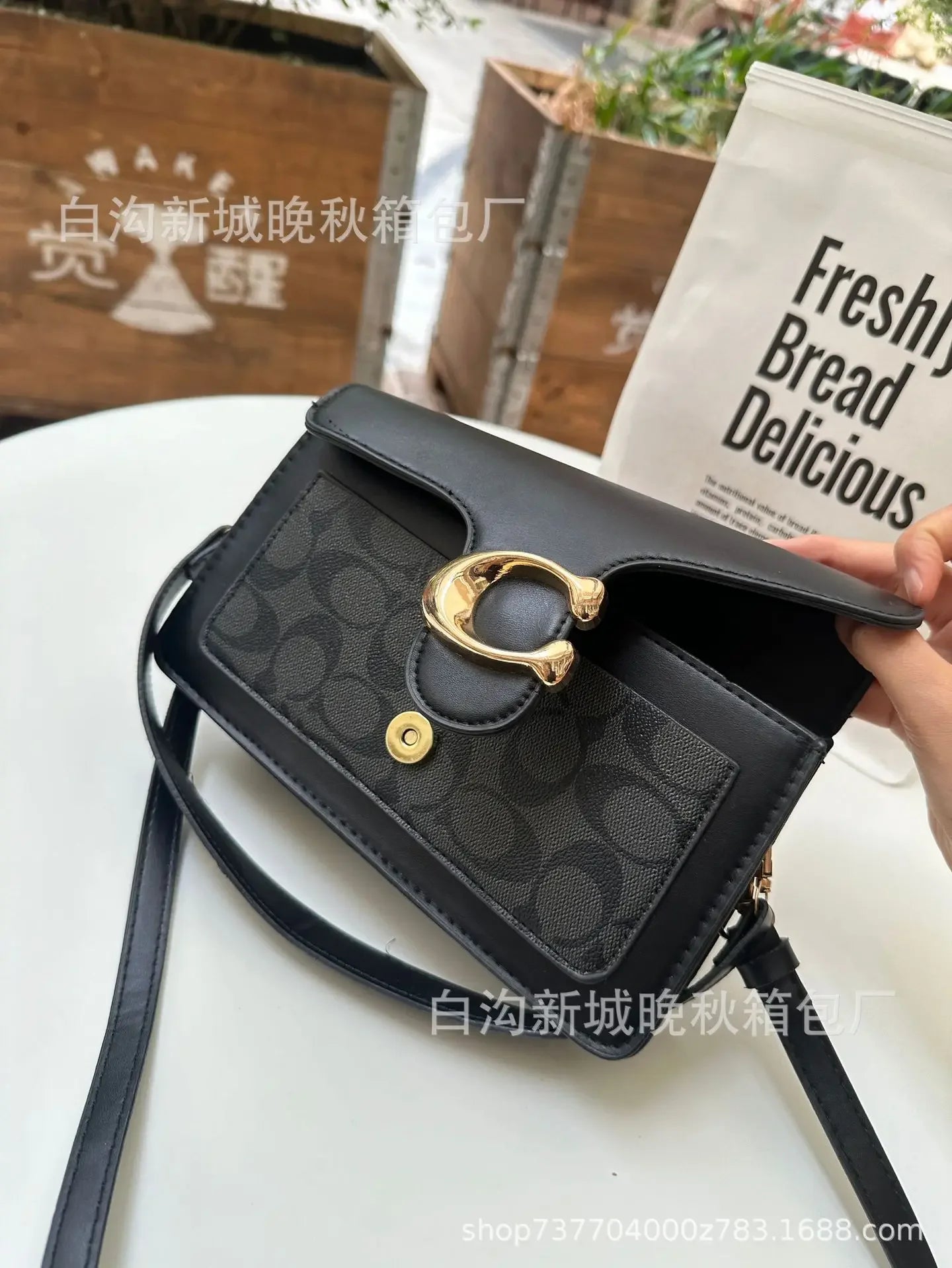 Koujia Rhombic Taby Chain Bag – Elegant Portable Crossbody for Chic Looks شنطة كوجيا تابـي الأنيقة – تصميم هندسي بسلسلة، كروس بودي وعصرية