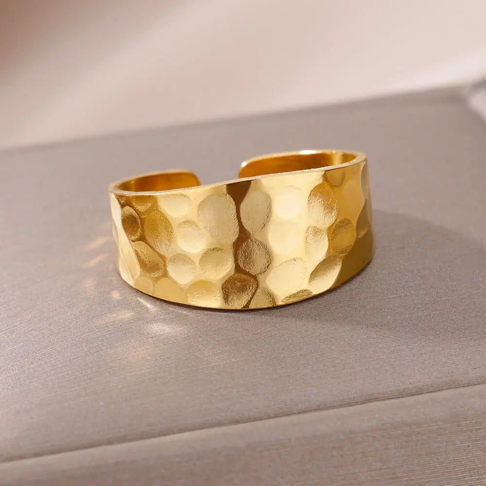 โจ 316L Stainless Steel Gold Rings โ Classic Wedding & Couple Jewelry ๐ท ุฎูุงุชู
ุณุชุงููุณ ุณุชูู 316L ุจููู ุฐูุจู โ ุชุตู
ูู
ูุงุฎุฑ ูููุงุณููู ููุฒูุงู