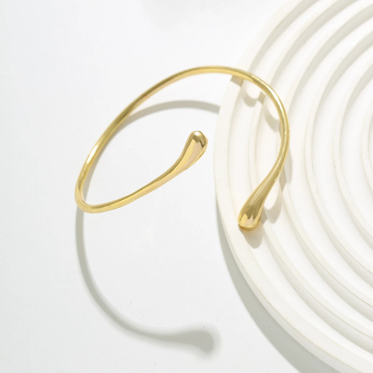 ✨ Ingemark Vintage Water Drop Cuff Bracelet 💧 – 2024 Geometric Open Bangle for Women | سوار كف مفتوح بتصميم قطرة ماء من إنجمارك – موضة 2024 بأسلوب أنثوي هندسي راقٍ