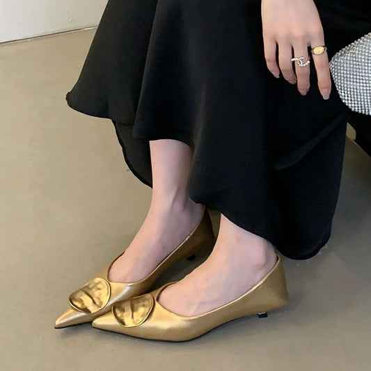 Women’s Low Heel Pointed-Toe Slip-On Shoes – Elegant Metal Accent Fashion Footwear for Spring & Summer | حذاء نسائي سهل الارتداء بكعب منخفض وطرف مدبب – تصميم أنيق بلمسة معدنية لصيف وربيع أنيق