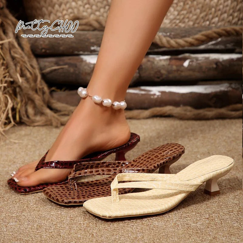 Women’s Crocodile Print Kitten Heel Flip-Flops – Square Toe Clip-Toe Stiletto Sandals for Summer | شبشب نسائي بكعب كيتن ونقشة جلد التمساح – مقدمة مربعة ورباط بين الأصابع لصيف أنيق