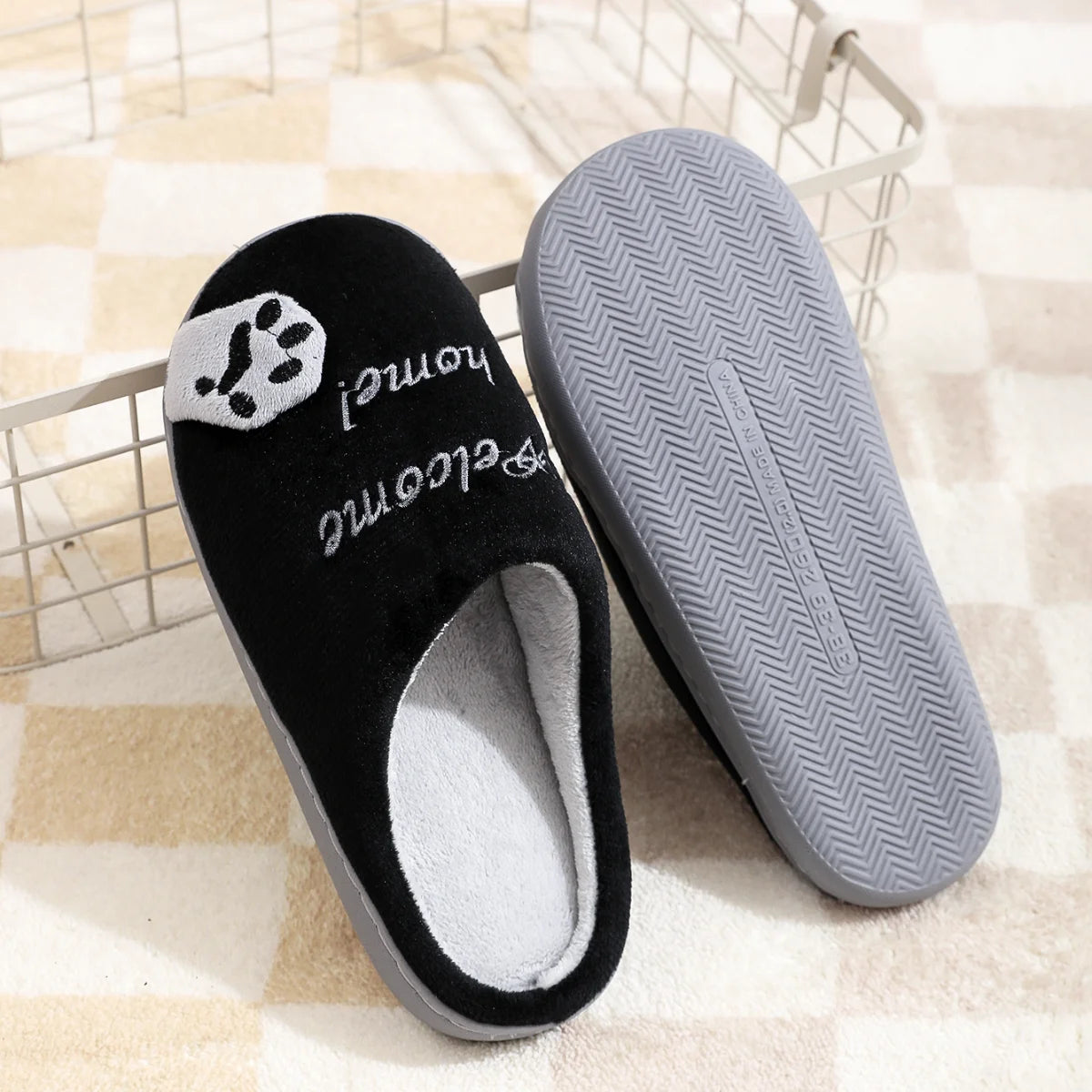 ✨ Winter Lucky Cat Cotton Slippers – Warm Thick Sole Indoor Shoes 🔷 شباشب قطنية شتوية بطبعة قطة الحظ – نعل سميك دافئ ومريح للمنزل للنساء