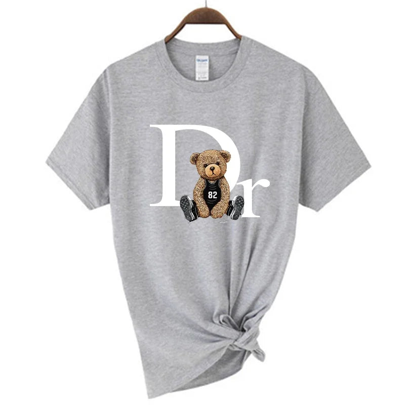 💎 Luxury Bear Print Women’s T-Shirt 🐻 – Cute Summer Graphic Tee for Casual Fashion | تيشيرت نسائي فاخر بطبعة دب لطيف – تصميم صيفي كاجوال برسمة كرتونية