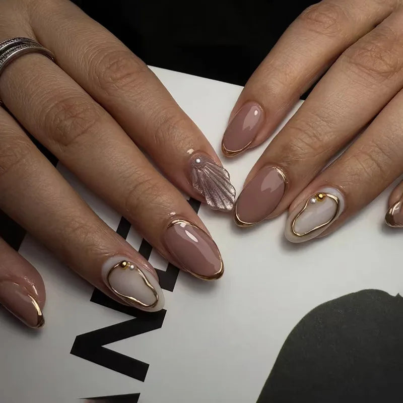 24 قطعة أظافر صناعية بشكل لوزي مع لاصق وديكور فضي – 24Pcs Almond Shape Fake Nails with Glue & Silver Bow Design