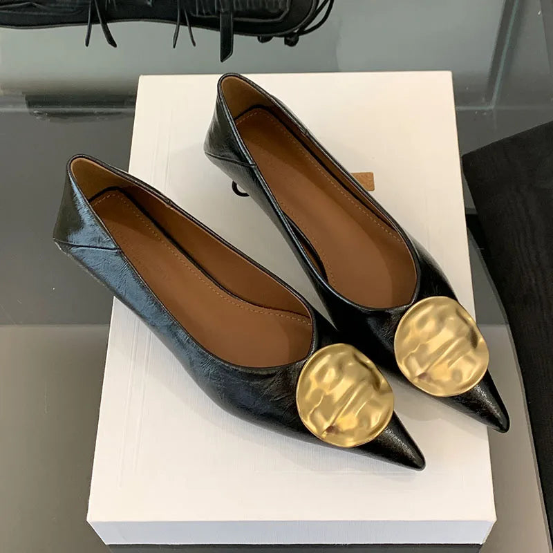Women’s Low Heel Pointed-Toe Slip-On Shoes – Elegant Metal Accent Fashion Footwear for Spring & Summer | حذاء نسائي سهل الارتداء بكعب منخفض وطرف مدبب – تصميم أنيق بلمسة معدنية لصيف وربيع أنيق