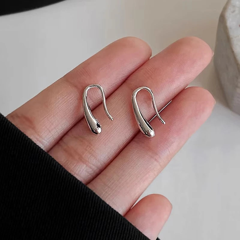 💧 Elegant Water Drop Stud Earrings for Women | أقراط نسائية بشكل قطرة ماء – تصميم أنيق وناعم