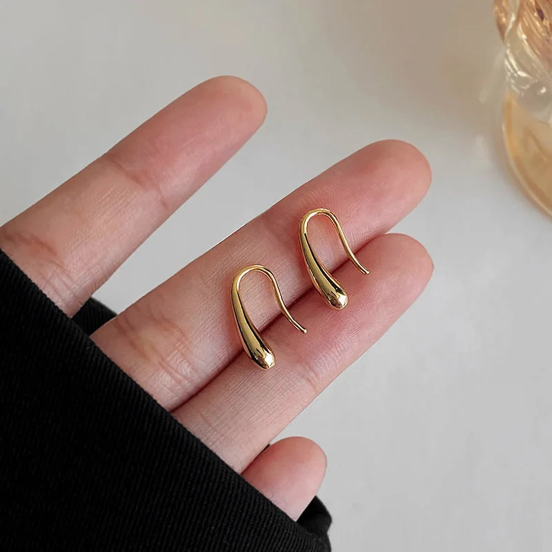 💧 Elegant Water Drop Stud Earrings for Women | أقراط نسائية بشكل قطرة ماء – تصميم أنيق وناعم