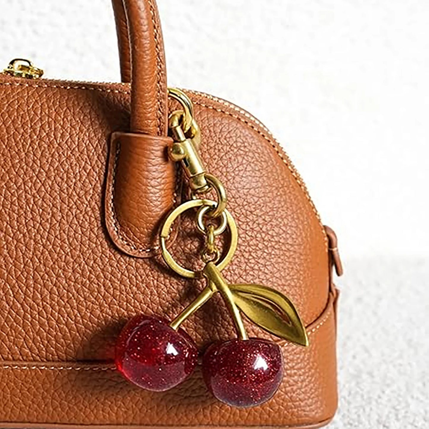 ✨ Fashion Red Cherry Keychain – Summer Fruit Bag Charm for Women & Men 🔷 ميدالية مفاتيح على شكل كرز أحمر – إكسسوار صيفي أنيق للحقائب والمفاتيح