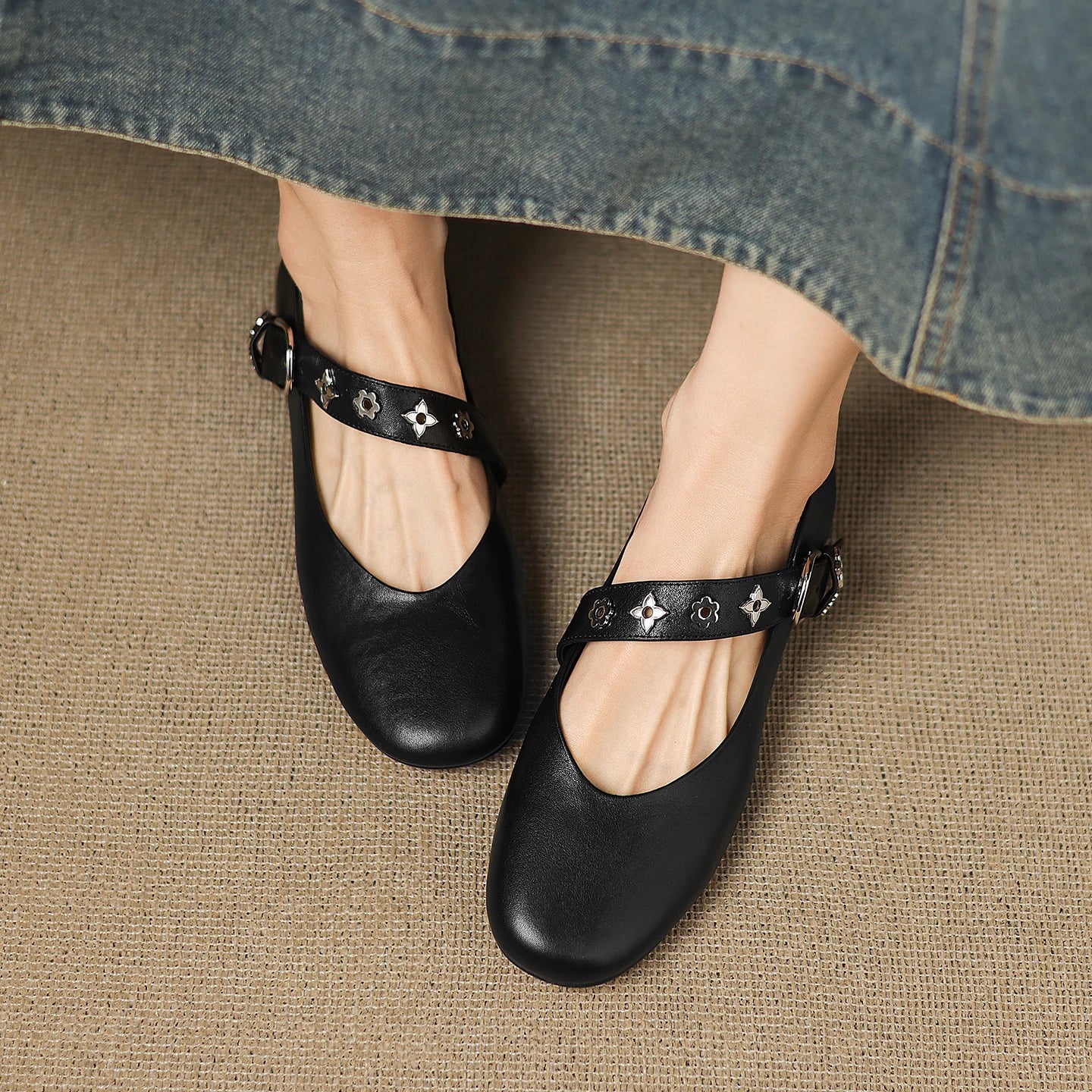 Women’s Genuine Leather Mary Jane Loafers – 2cm Low Heel Buckled Moccasin Pumps for Casual & Office Wear | أحذية ماري جين نسائية من الجلد الطبيعي – كعب منخفض 2 سم بتصميم موكاسين مع إبزيم أنيق للمكتب والاستخدام اليومي