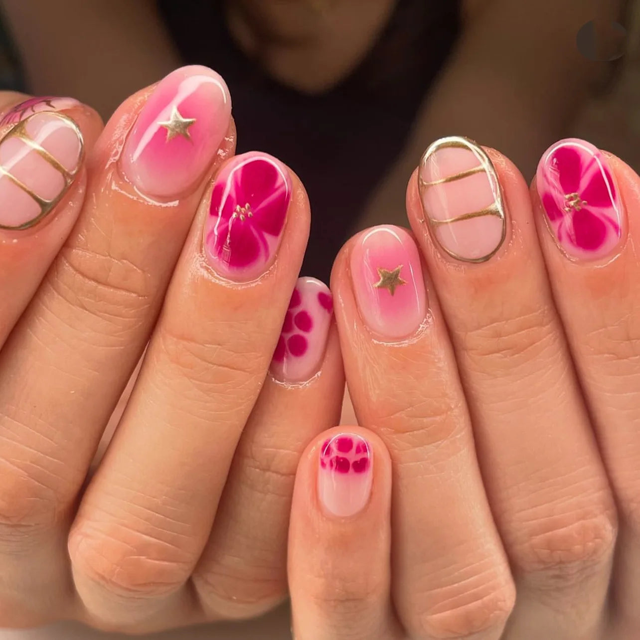 24 قطعة أظافر صناعية بشكل لوزي مع لاصق وديكور فضي – 24Pcs Almond Shape Fake Nails with Glue & Silver Bow Design