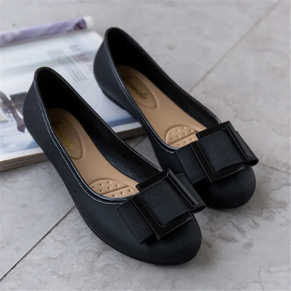 ✨ Women's Bow Tie Comfort Loafers – Anti-Skid Round Toe Slip-On Flats 🔷 أحذية نسائية مريحة بدون كعب – تصميم سهل اللبس مع فيونكة، نعل مطاطي مانع للانزلاق