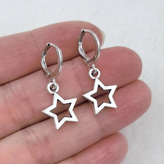 ✨ Mini Star Hoop Earrings – Simple & Cute Holiday Jewelry Gift for Women 🔷 حلقات نجمية صغيرة – أقراط عصرية بسيطة وناعمة كهدية أنثوية لموسم الأعياد