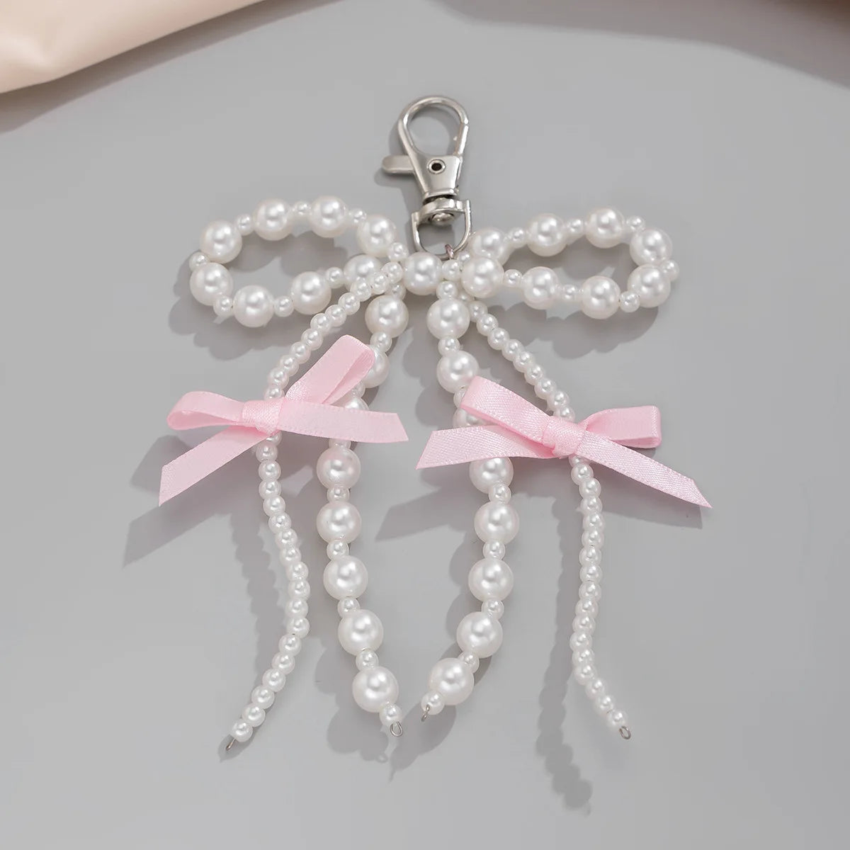 Y2K Flower, Star, Bow & Strawberry Pendant Keychain – Acrylic Bag & Pants Chain Accessory for Girls & Students | سلسلة مفاتيح Y2K بتعليقات زهر، نجمة، فيونكة وفراولة – إكسسوار أكريليك عصري للحقائب والبناطيل