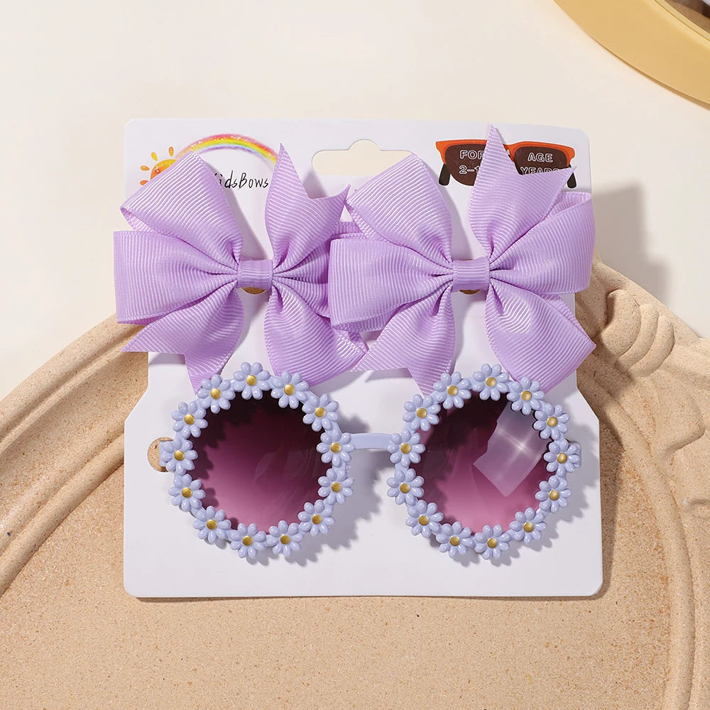 🌸 3Pcs Kids Retro Accessories Set – Cheer Bow Hairclips + Flower Sunglasses + Hairgrip | طقم إكسسوارات أطفال 3 قطع – فيونكات شعر + نظارات شمسية ريترو + مشبك بناتي