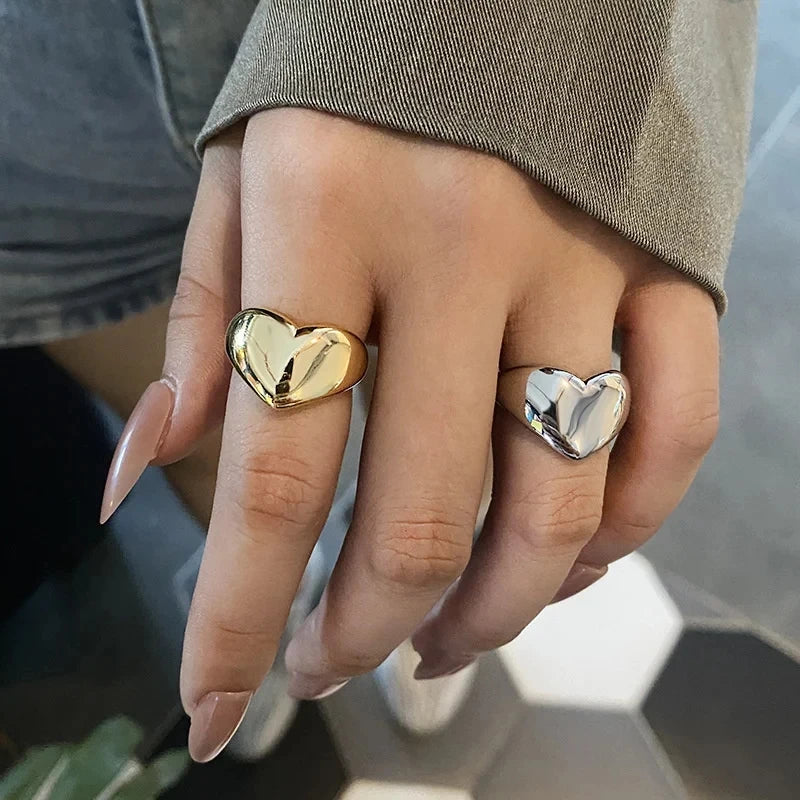 ✨ Stainless Steel Heart Ring – Smooth Metal Unisex Y2K Couple Jewelry 🔷 خاتم قلب معدني ناعم من الستانلس ستيل – تصميم عصري Y2K للرجال والنساء